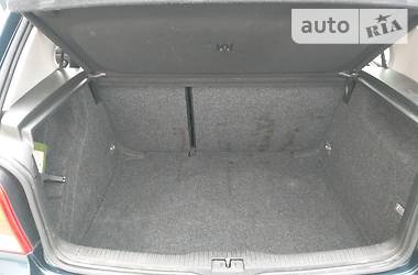Хетчбек Volkswagen Golf 2002 в 