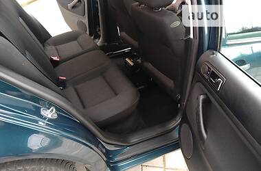 Хетчбек Volkswagen Golf 2002 в 