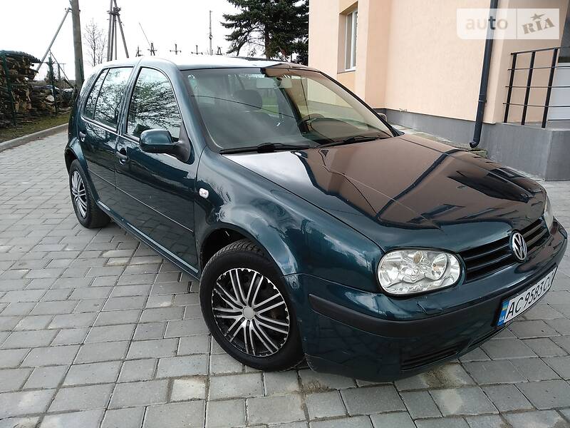 Хетчбек Volkswagen Golf 2002 в 