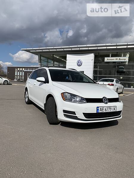 Універсал Volkswagen Golf 2015 в Дніпрі