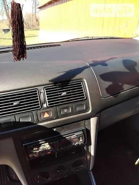 Хэтчбек Volkswagen Golf 1999 в Снятине