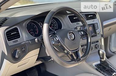 Хэтчбек Volkswagen Golf 2015 в Ровно