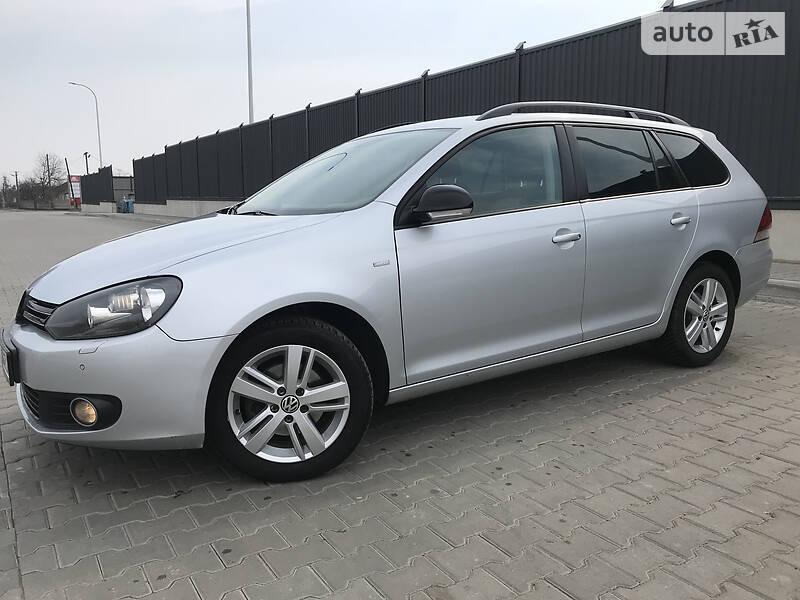 Універсал Volkswagen Golf 2012 в 