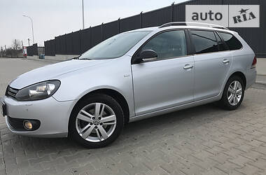 Універсал Volkswagen Golf 2012 в 