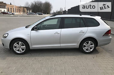 Універсал Volkswagen Golf 2012 в 
