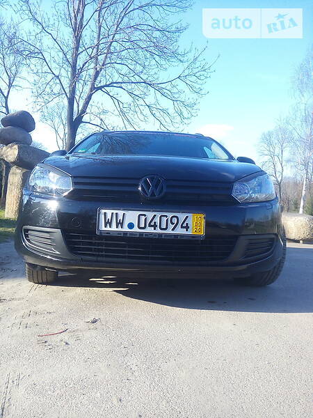 Універсал Volkswagen Golf 2010 в 