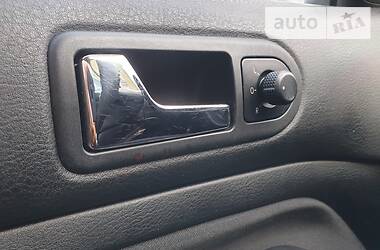 Хетчбек Volkswagen Golf 2002 в 