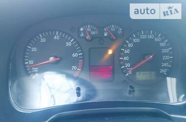 Хетчбек Volkswagen Golf 2003 в 