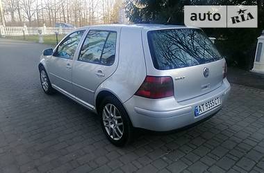 Хетчбек Volkswagen Golf 2003 в 
