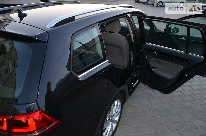 Універсал Volkswagen Golf 2016 в Чернівцях