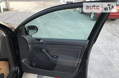 Хетчбек Volkswagen Golf 2005 в 