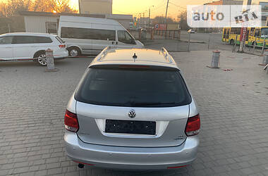 Універсал Volkswagen Golf 2010 в 