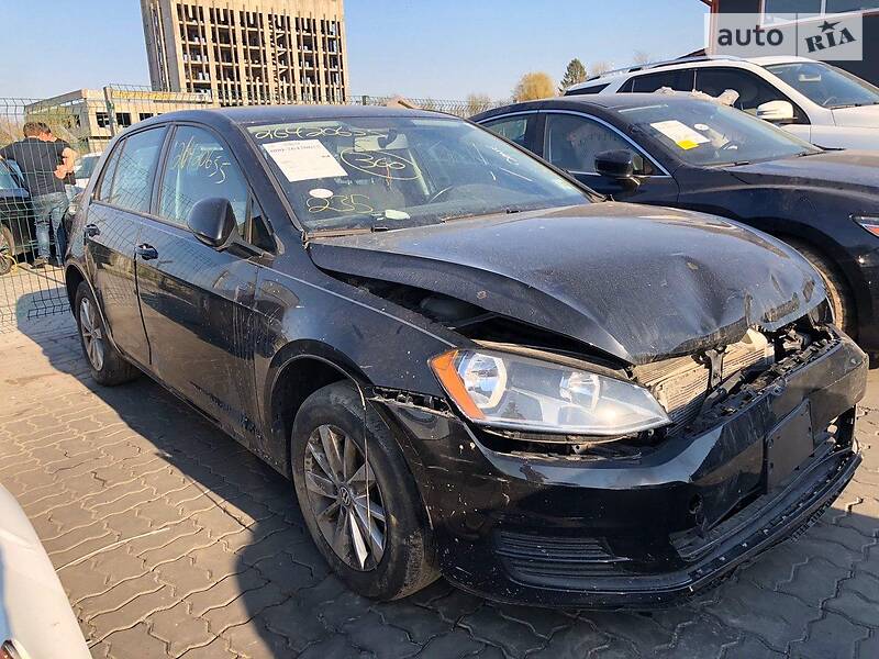 Хетчбек Volkswagen Golf 2017 в Львові