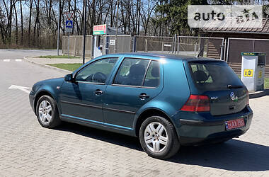 Хетчбек Volkswagen Golf 2002 в 