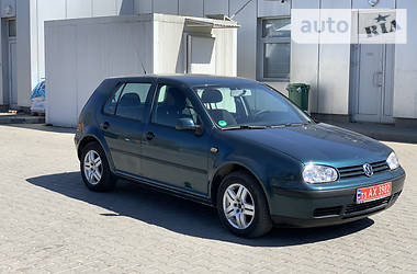 Хетчбек Volkswagen Golf 2002 в 