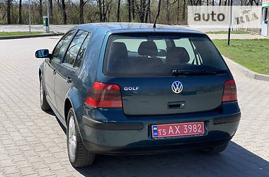 Хетчбек Volkswagen Golf 2002 в 
