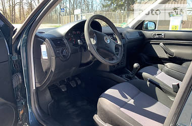 Хетчбек Volkswagen Golf 2002 в 