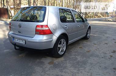 Хетчбек Volkswagen Golf 2003 в 