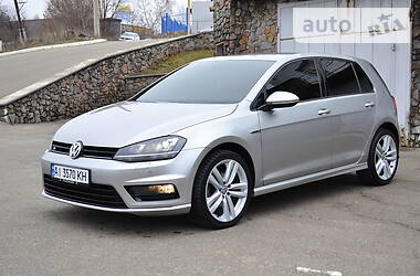 Хетчбек Volkswagen Golf 2013 в 