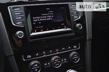 Хетчбек Volkswagen Golf 2013 в 
