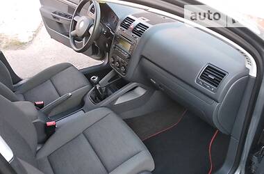 Хетчбек Volkswagen Golf 2005 в 