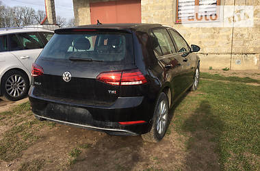 Хетчбек Volkswagen Golf 2018 в 