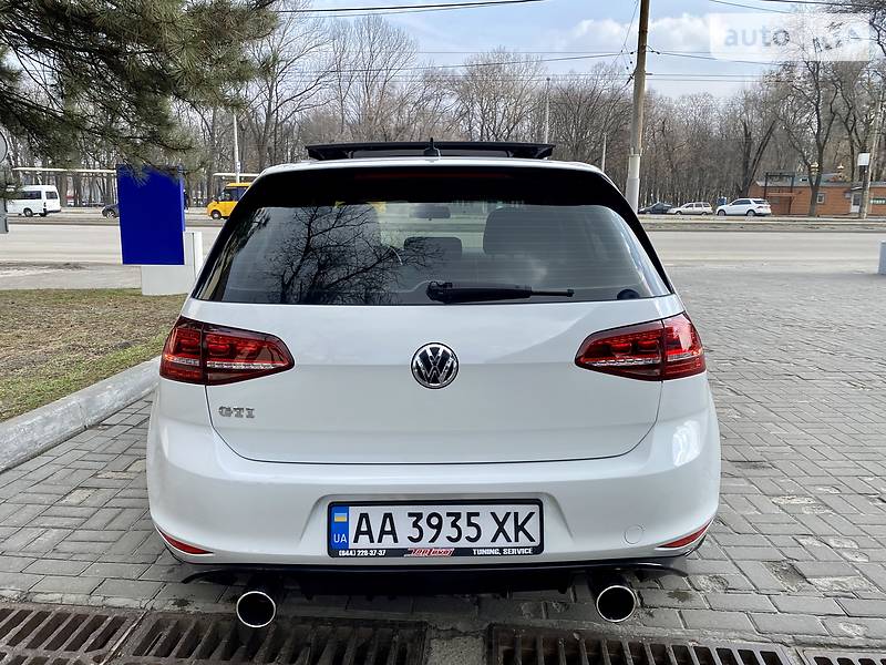 Хетчбек Volkswagen Golf 2014 в Дніпрі