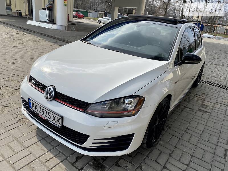 Хетчбек Volkswagen Golf 2014 в Дніпрі