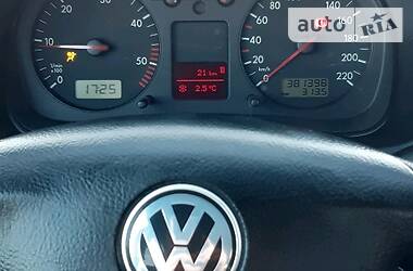 Хетчбек Volkswagen Golf 2000 в 