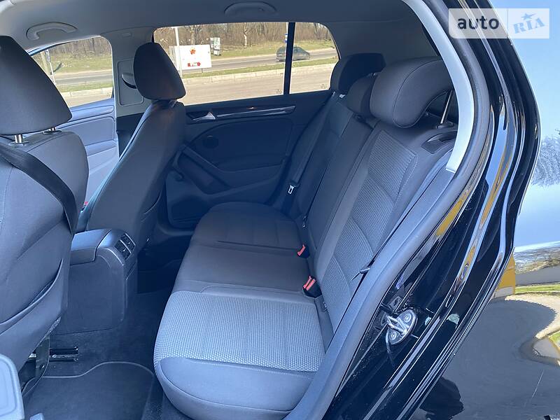 Хетчбек Volkswagen Golf 2009 в Рівному