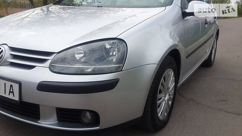 Хетчбек Volkswagen Golf 2004 в Києві
