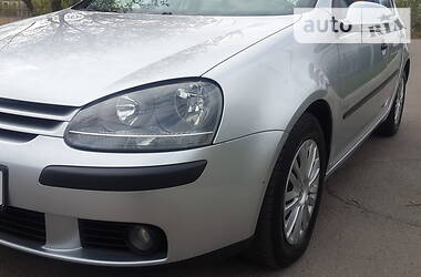 Хетчбек Volkswagen Golf 2004 в 