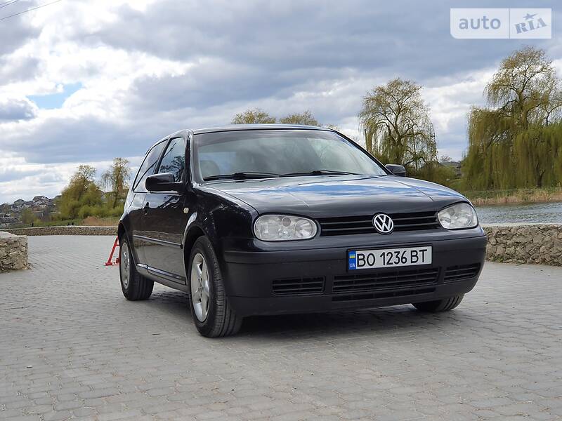 Хетчбек Volkswagen Golf 1999 в Шумську