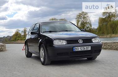 Хетчбек Volkswagen Golf 1999 в 