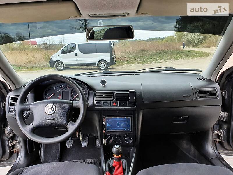 Хетчбек Volkswagen Golf 1999 в Шумську