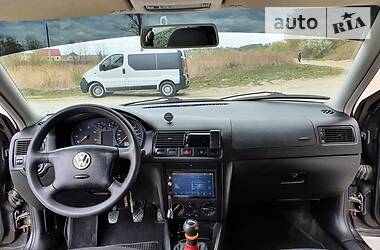 Хетчбек Volkswagen Golf 1999 в 