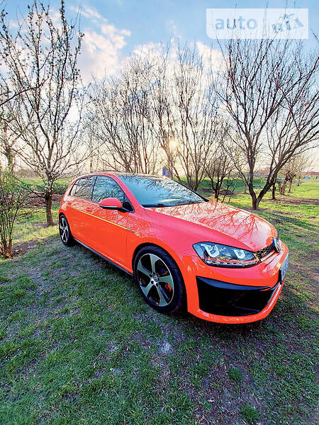 Хетчбек Volkswagen Golf 2016 в Києві