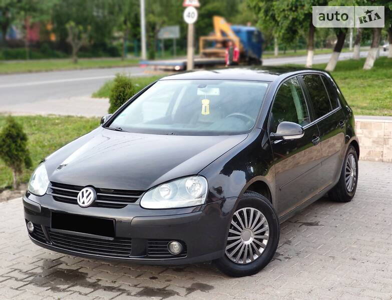 Хетчбек Volkswagen Golf 2004 в Чернівцях