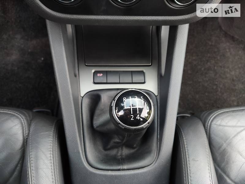 Хетчбек Volkswagen Golf 2004 в Чернівцях