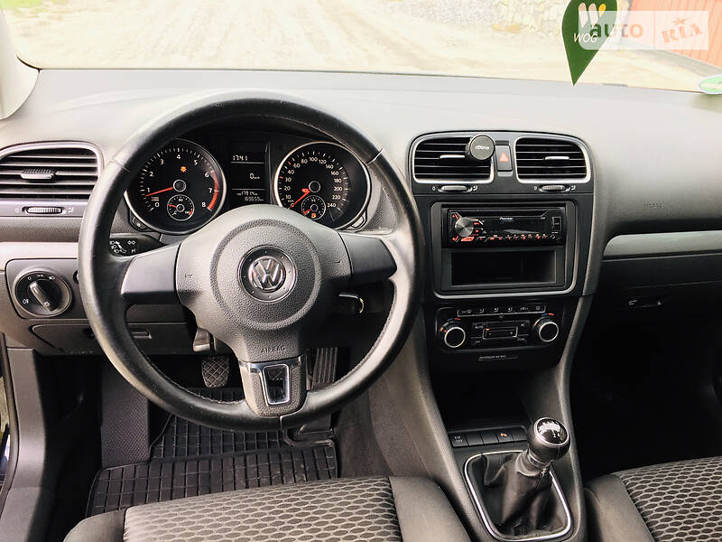Хетчбек Volkswagen Golf 2009 в Звягелі