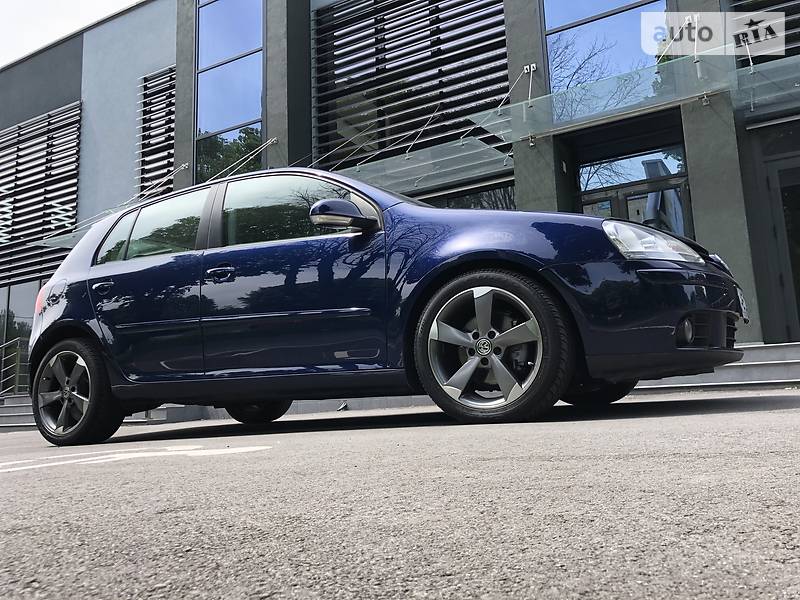 Хетчбек Volkswagen Golf 2006 в Вінниці