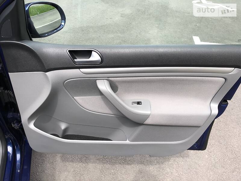 Хетчбек Volkswagen Golf 2006 в Вінниці