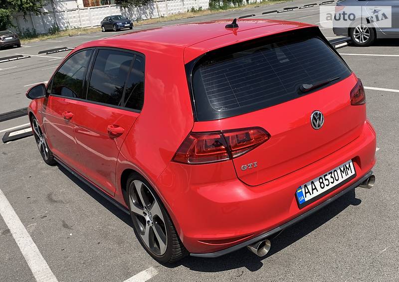 Хетчбек Volkswagen Golf 2014 в Києві