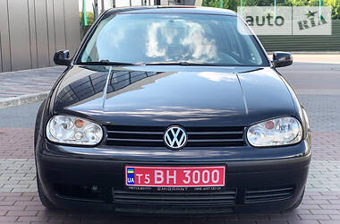 Хетчбек Volkswagen Golf 2002 в 