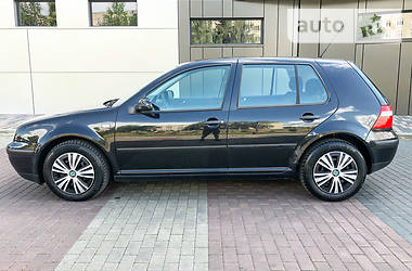 Хетчбек Volkswagen Golf 2002 в 
