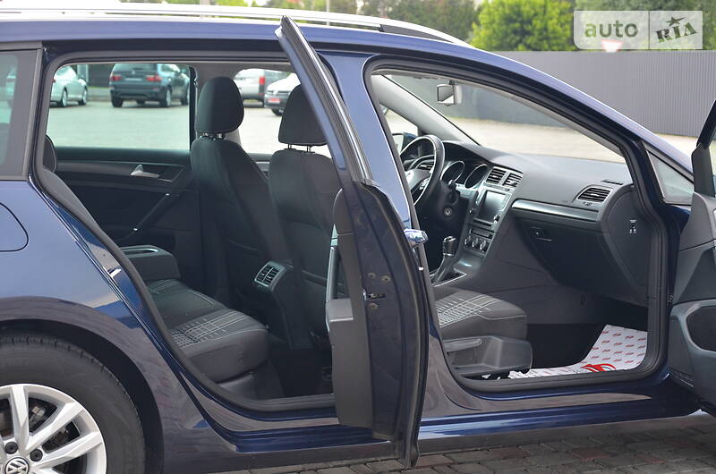 Універсал Volkswagen Golf 2015 в Луцьку