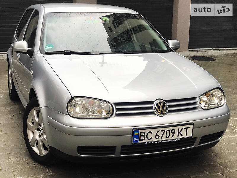 Хетчбек Volkswagen Golf 2003 в Стрию