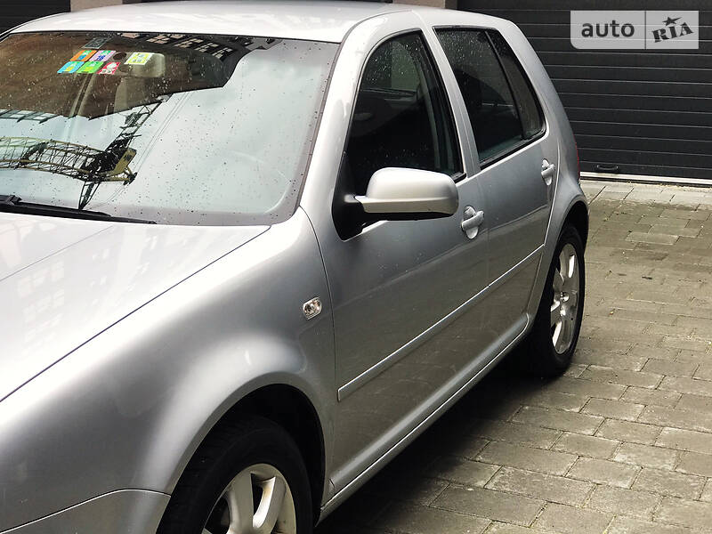 Хетчбек Volkswagen Golf 2003 в Стрию