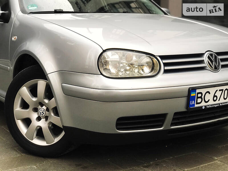 Хетчбек Volkswagen Golf 2003 в Стрию