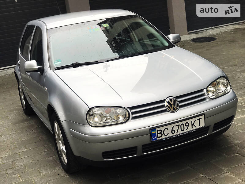 Хетчбек Volkswagen Golf 2003 в Стрию